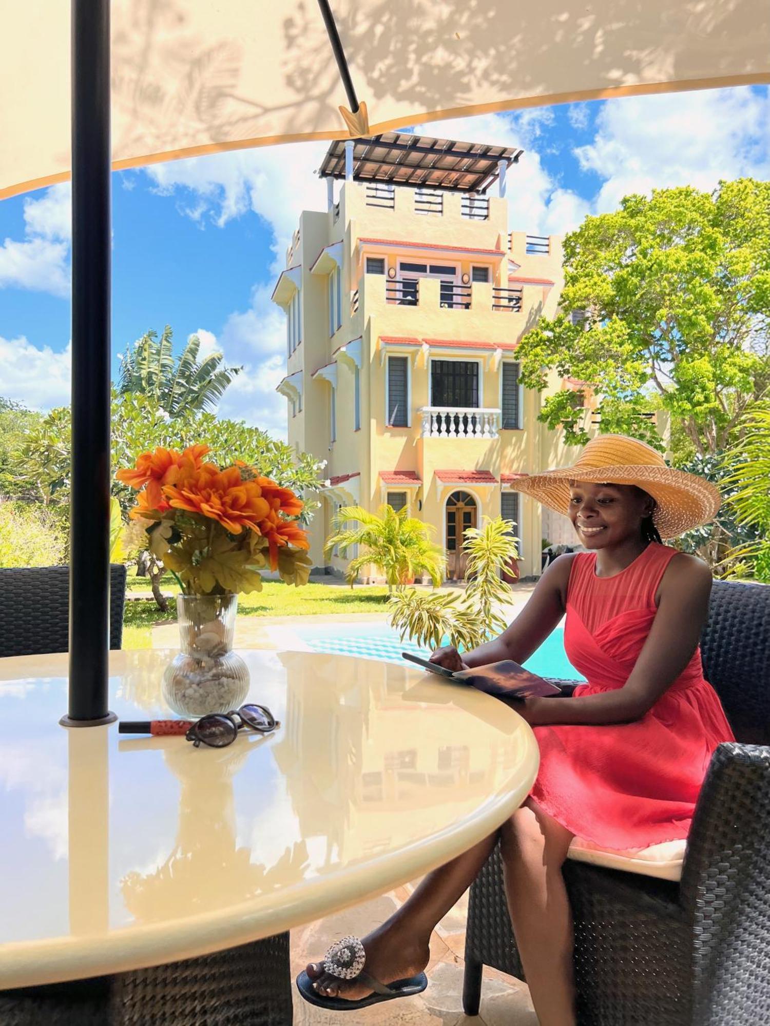 Hilda'S Homestay Diani Beach Exterior photo
